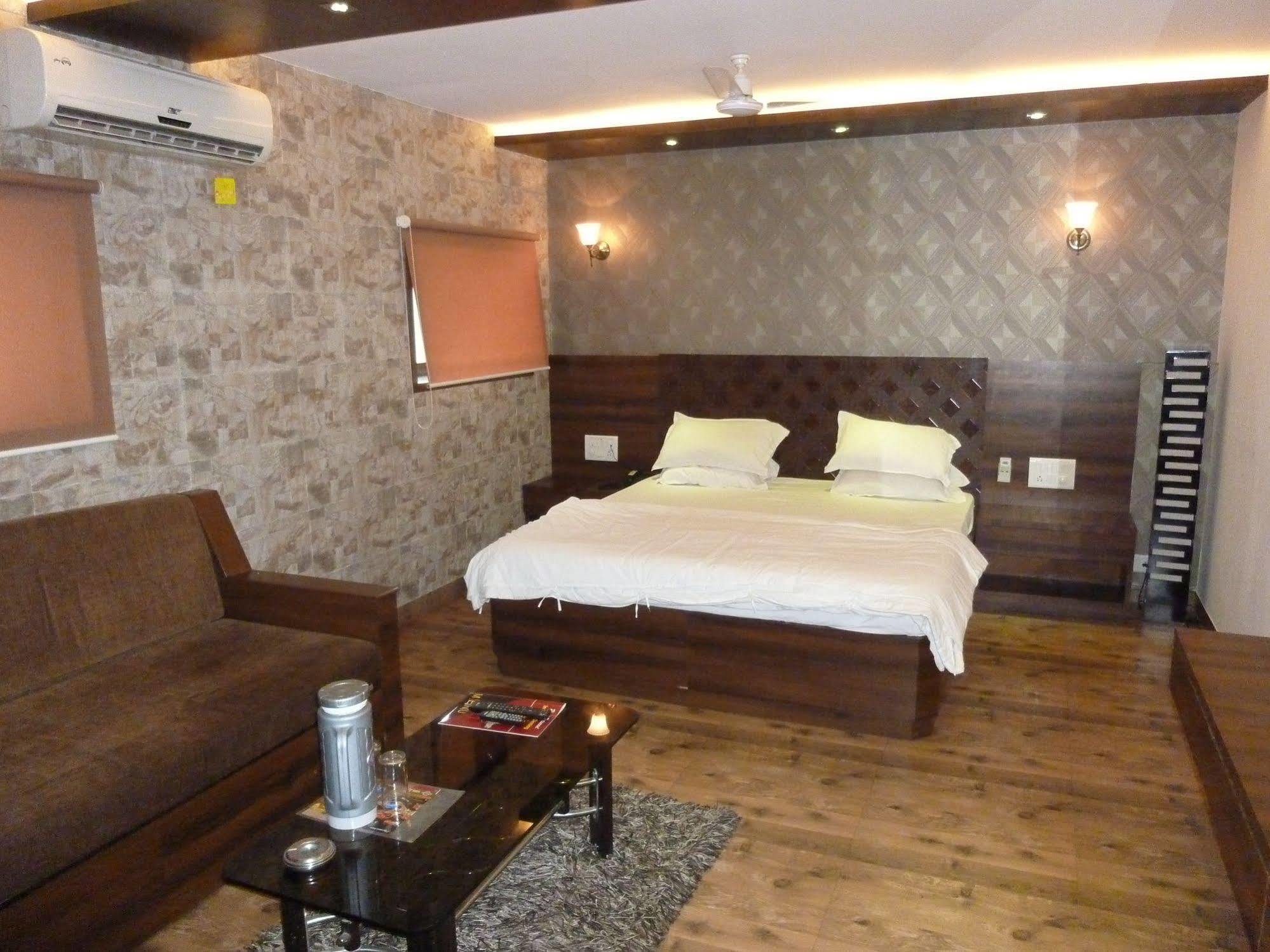 Hotel Regal Palace Mumbai Exterior photo