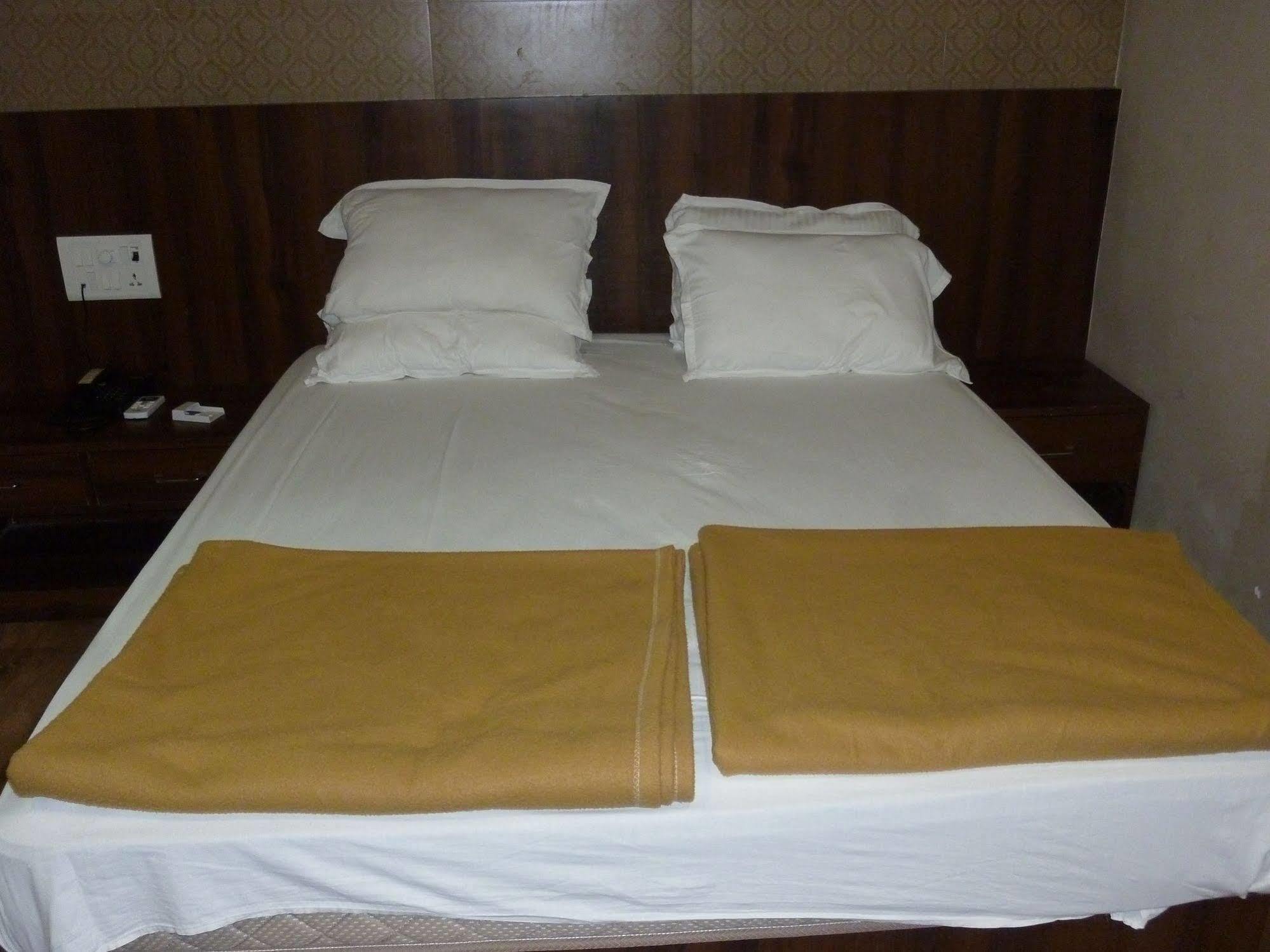 Hotel Regal Palace Mumbai Exterior photo